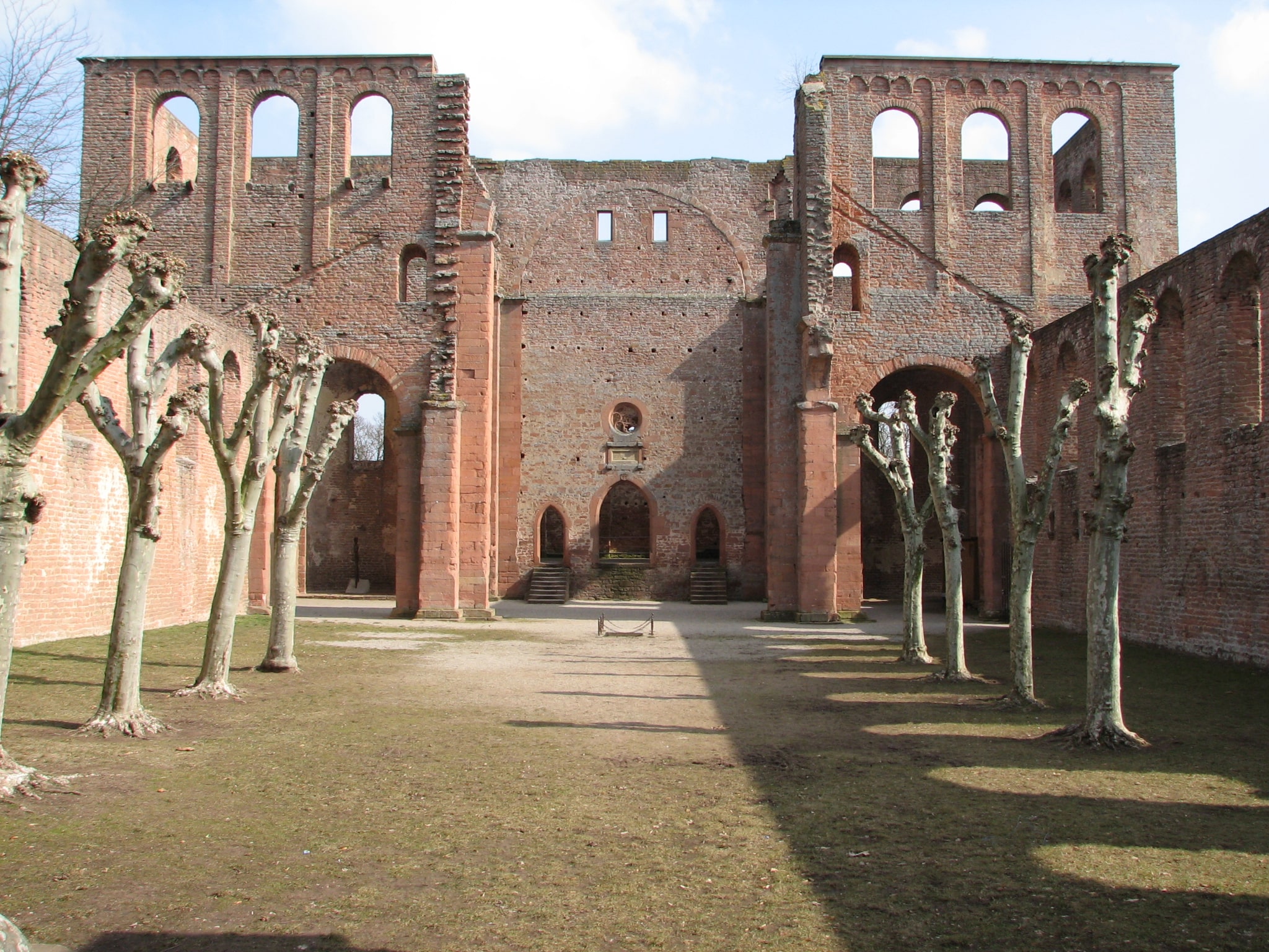 Ruines de l’ancienne abbatiale de Limbourg-an-der-Haardt, crédit : F.OND