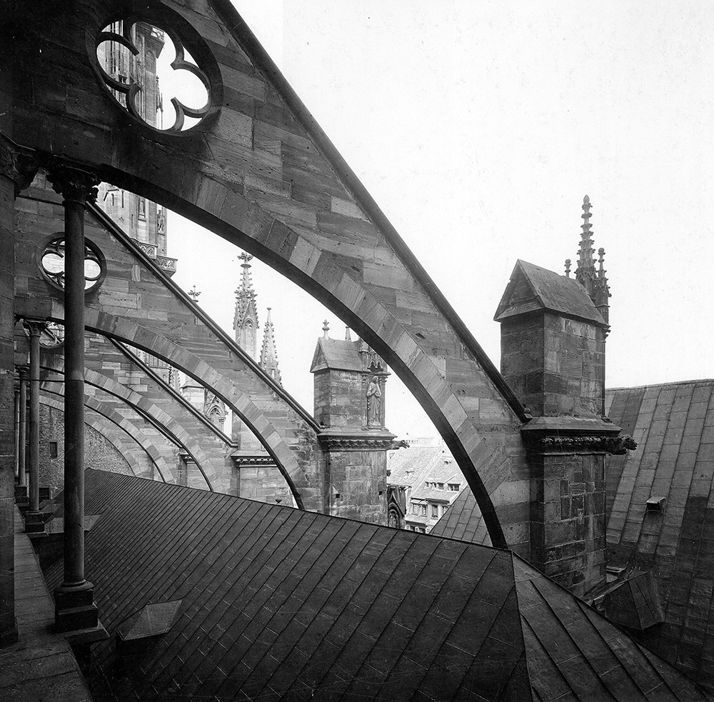 Arc-boutant de la nef, crédit : F.OND, Photo : Messbild-Anstalt Berlin, 1897