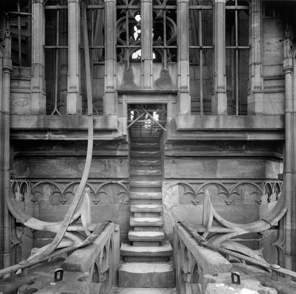 Photo Escalier menant à la base de la flèche