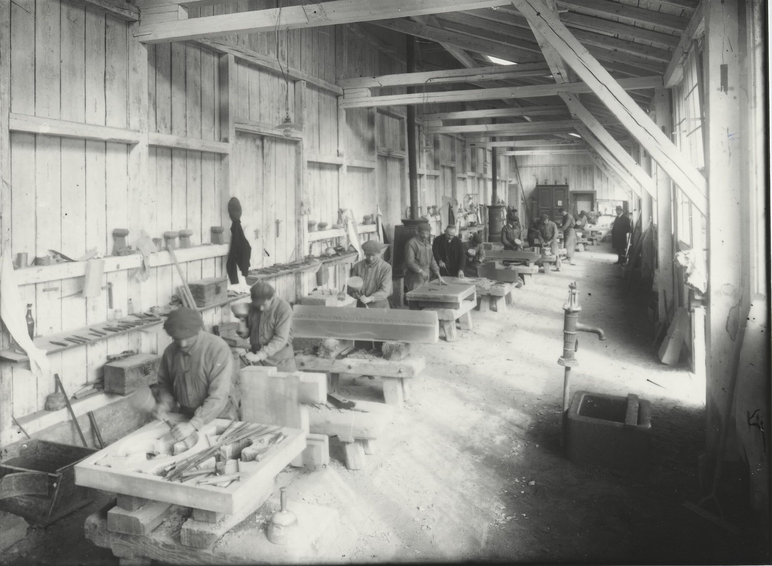 Atelier de la Fondation de l’Œuvre Notre-Dame, rue du Grand Couronné dans les années 1920