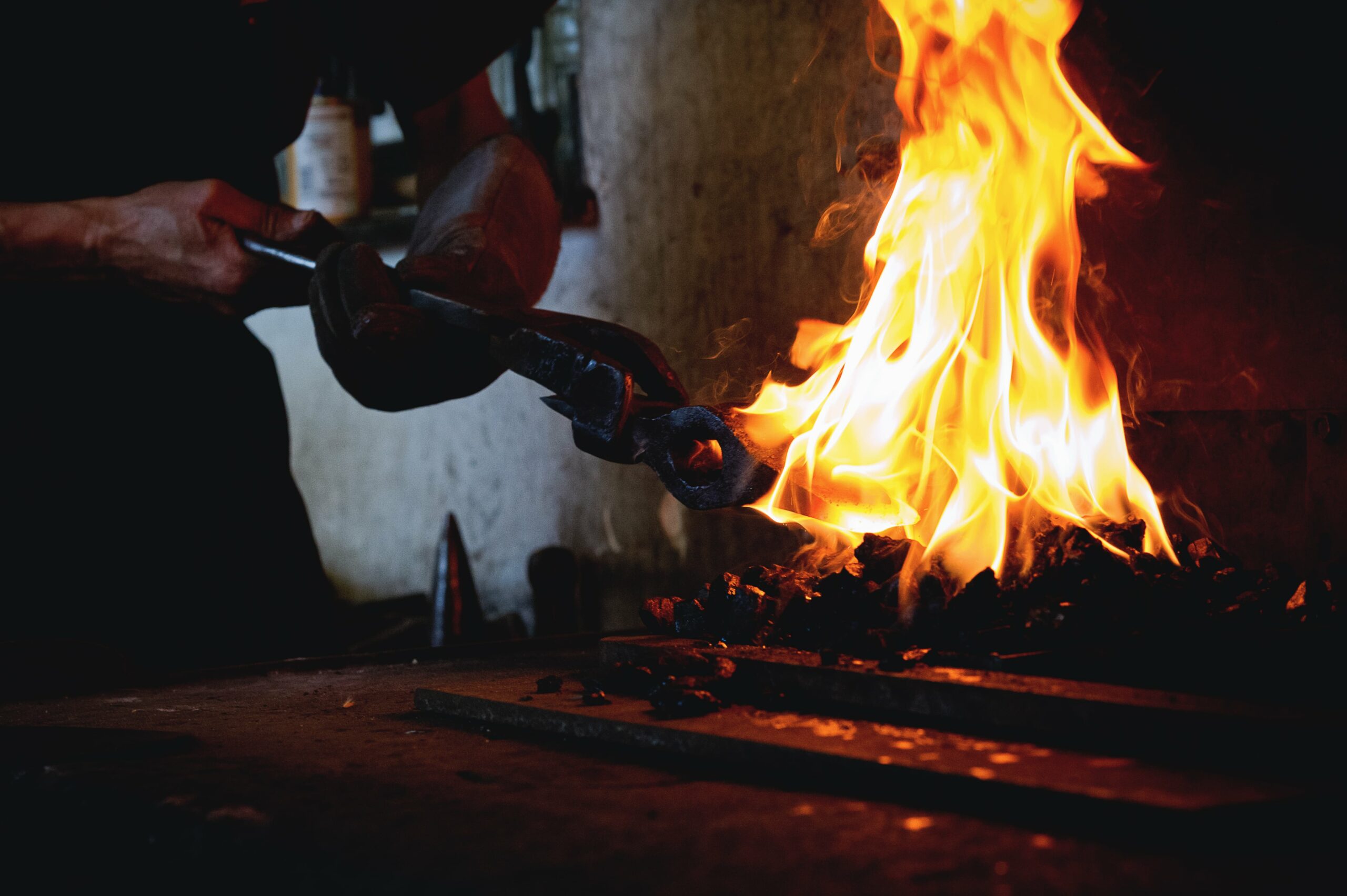 Atelier de la Fondation de l’Œuvre Notre-Dame, forge d’une laie