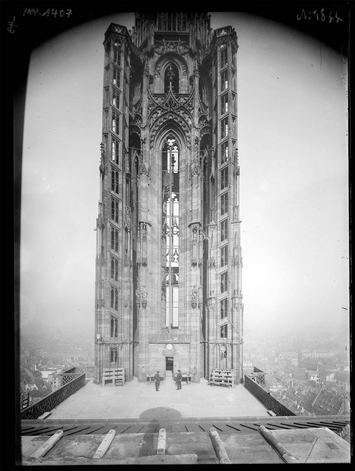 Vue de la haute tour, début du XXe siècle, crédit : F.OND