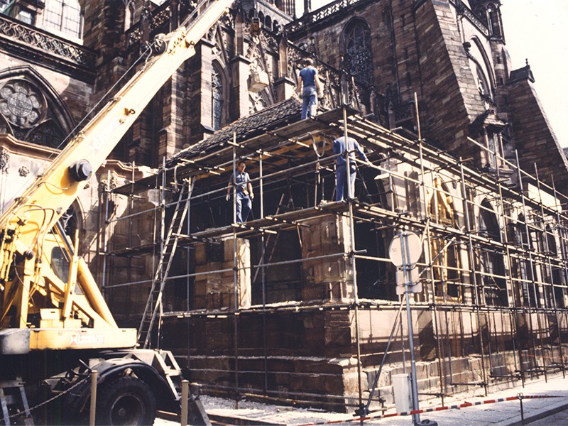 Dépose du mur ouest de la chapelle Saint-Michel, crédit : F.OND, 1983