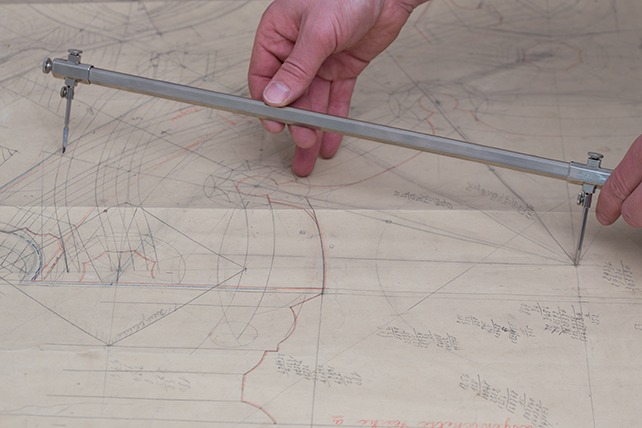 Compas à verge - Instrument pour tracer des circonférences dans le tracé des épures