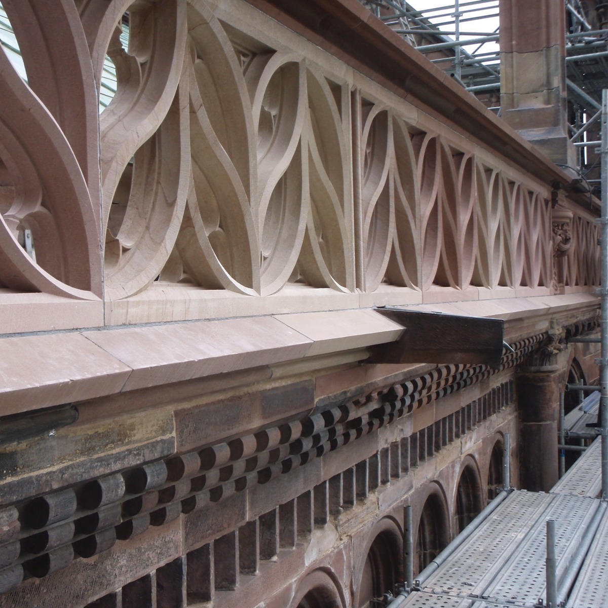 Réseau de balustrades après restauration, crédit : F.OND