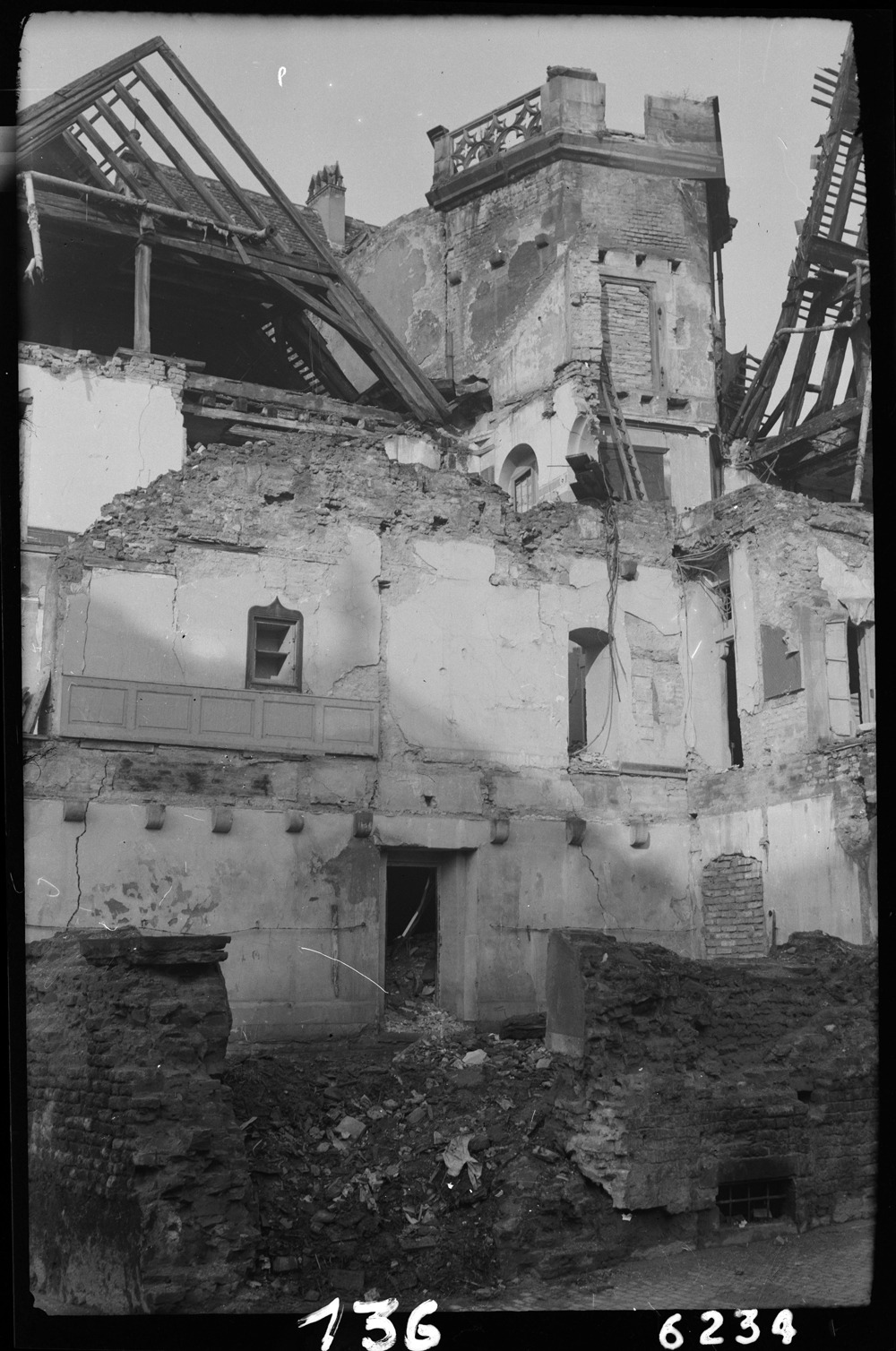 Dégâts de guerre de la Seconde Guerre mondiale crédit F.OND