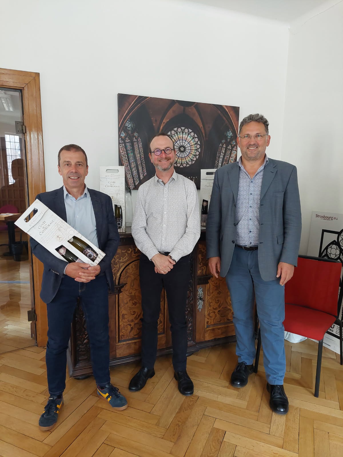 Christophe Botté, Joël Steffen, Éric Fischer lors de la remise de chèque, crédit F.OND